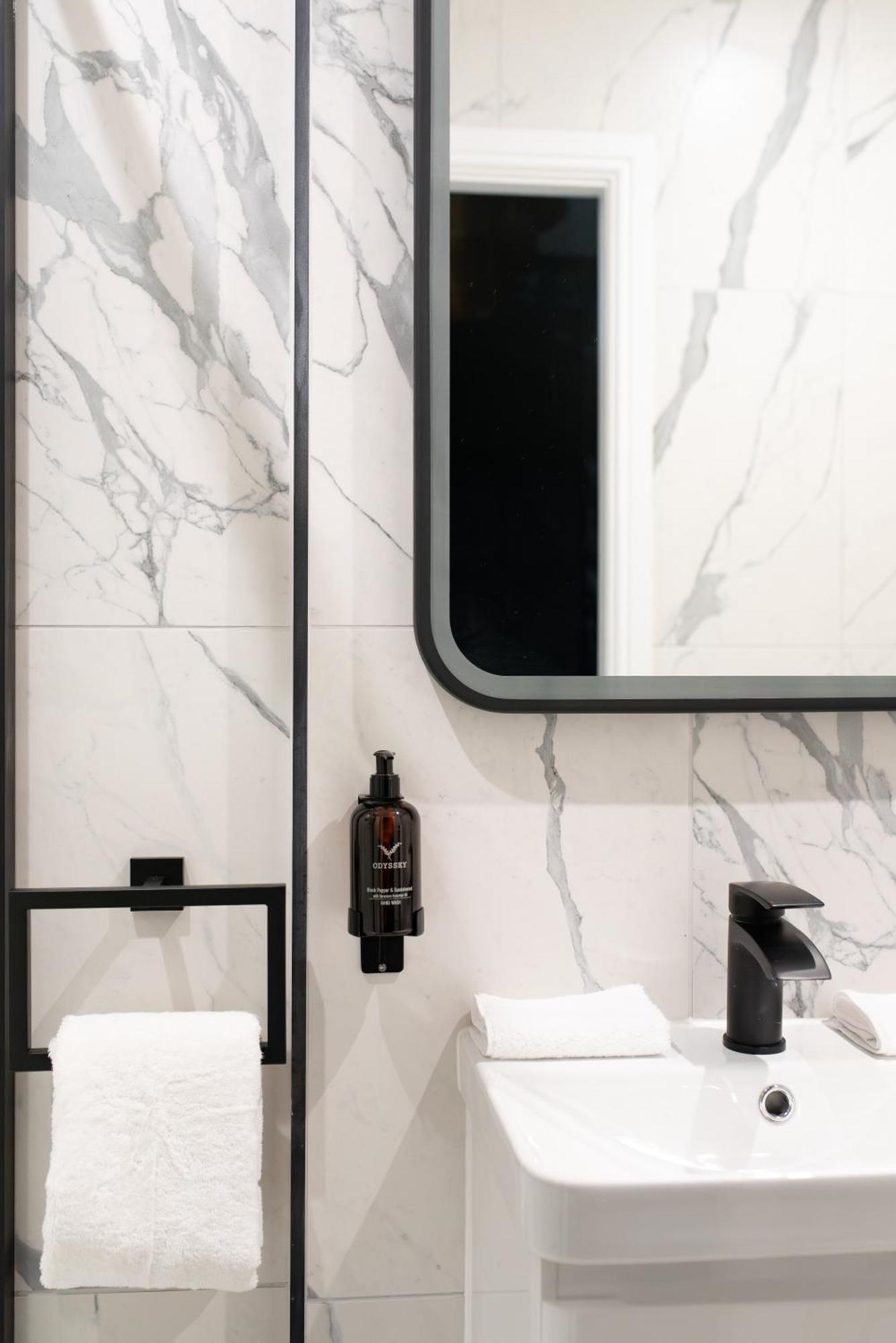 Secret Suites Lancaster Buitenkant foto